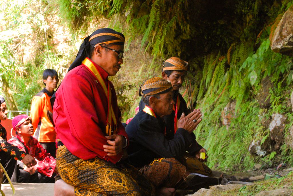 Menikmati Wisata Budaya di Desa dengan Tradisi Turun Temurun yang Penuh Makna